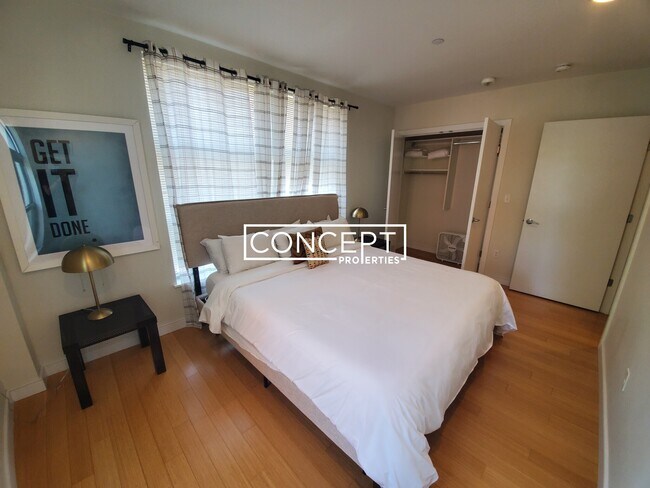 Building Photo - 601 Albany St