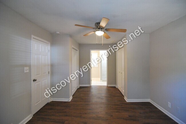 Building Photo - JUST REDUCED! 4 Bdrm / 2 Bath Home - 1st m...