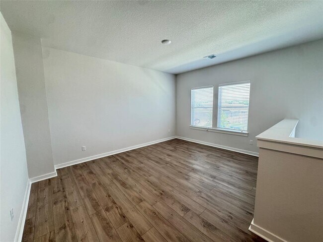 Building Photo - 78 Hereford Lp