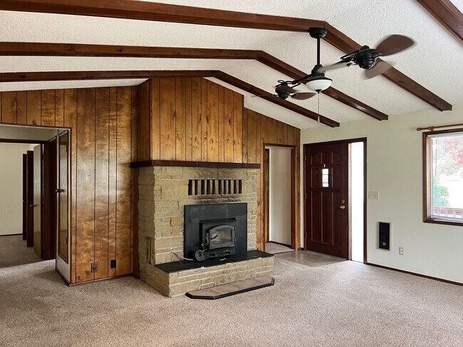 Building Photo - 38355-38385 Weirich Dr