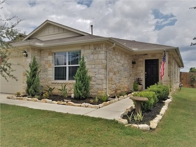 Primary Photo - BEAUTIFUL 4 BEDROOMS / 2 BATH HOME IN HUNT...