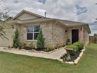 Building Photo - BEAUTIFUL 4 BEDROOMS / 2 BATH HOME IN HUNT...