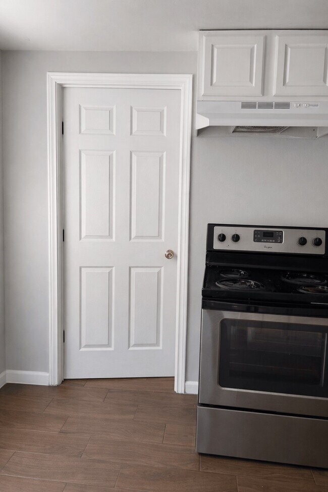 Building Photo - 1901-1940 40th St