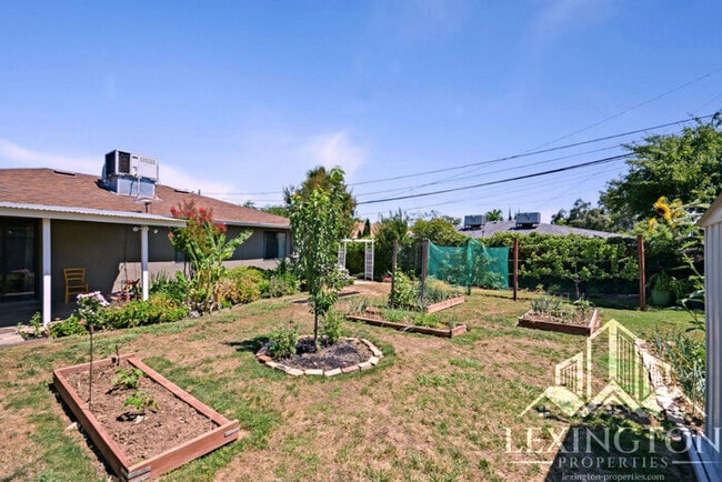 Building Photo - Beautiful, 3BD/2BA, Home available in Sacramento off Madison Ave. and Auburn Blvd.
