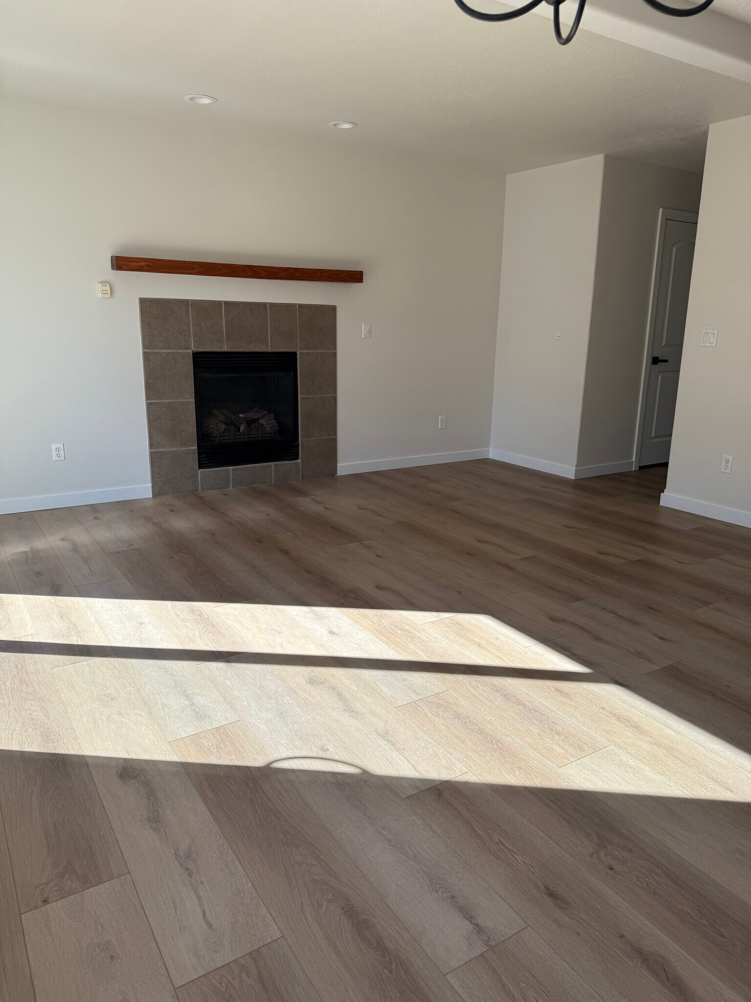 Building Photo - 1033 Northeast Kayak Loop