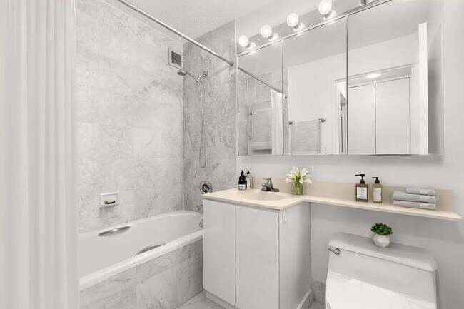 Building Photo - 2 bedroom in NEW YORK NY 10280