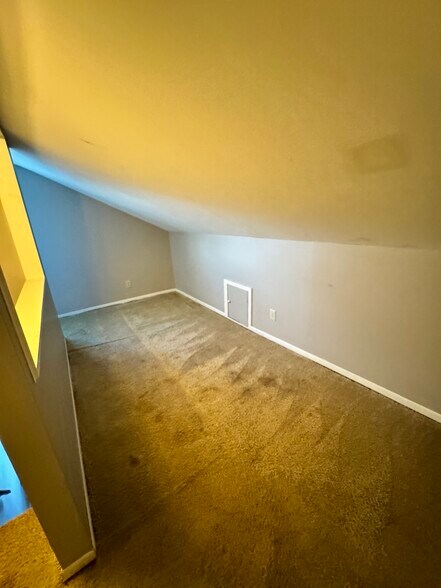 Third floor office/study - 224 Walnut St