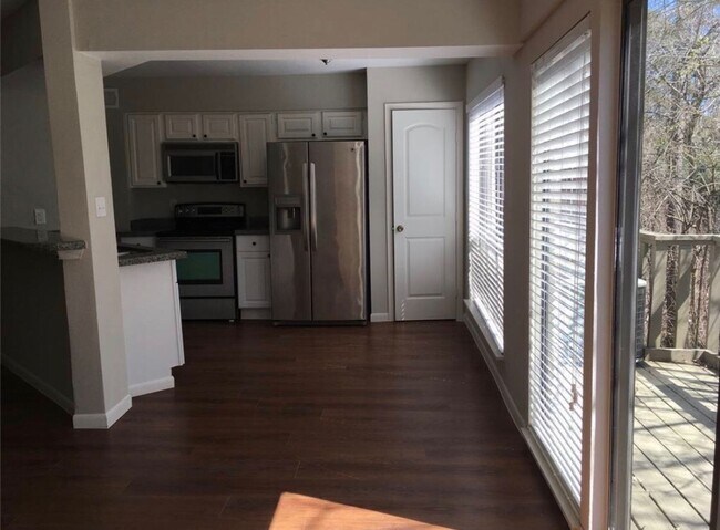 Building Photo - Completely Remodeled Townhouse in the hear...