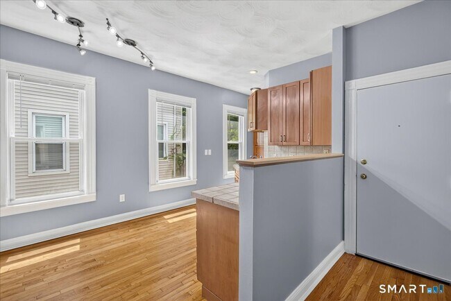 Building Photo - 172 Ellsworth Ave