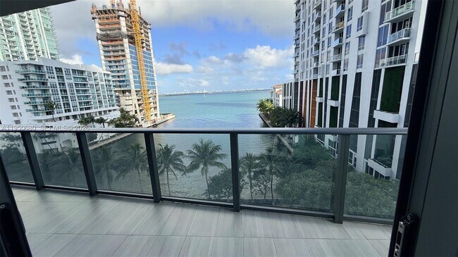 Building Photo - 460 NE 28th St