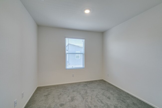 Building Photo - Gorgeous Townhome with upgrades in gated community* 3 large bedrooms, 2 car garage*Community pool...