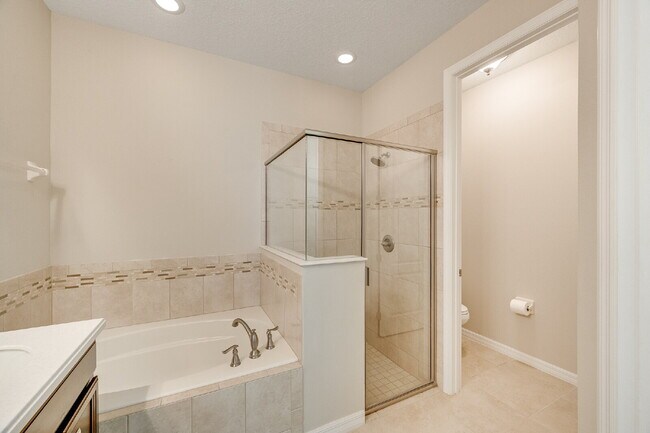 Building Photo - Beautiful 3/2 in desirable Stoneridge!