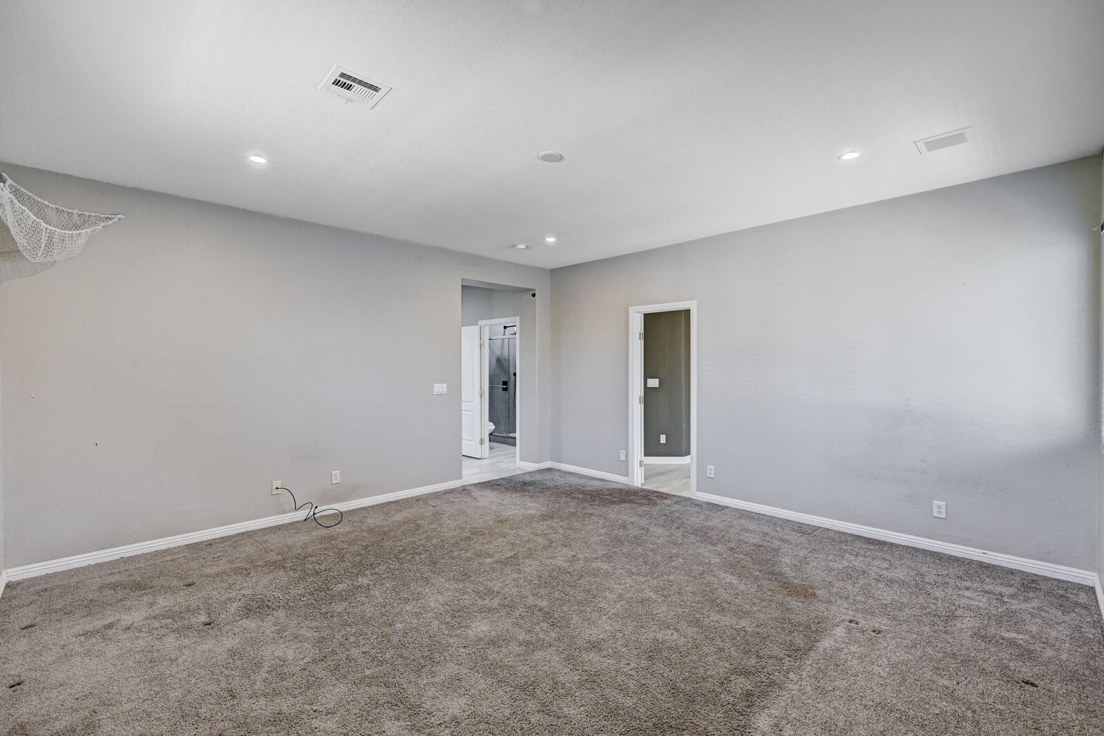 Building Photo - 8125 Chestnut Hollow Ave