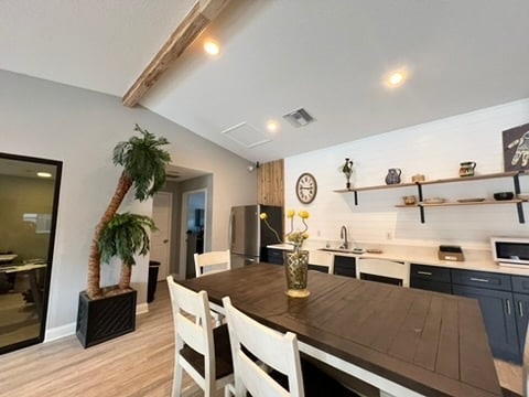 Building Photo - 1040 June Dr