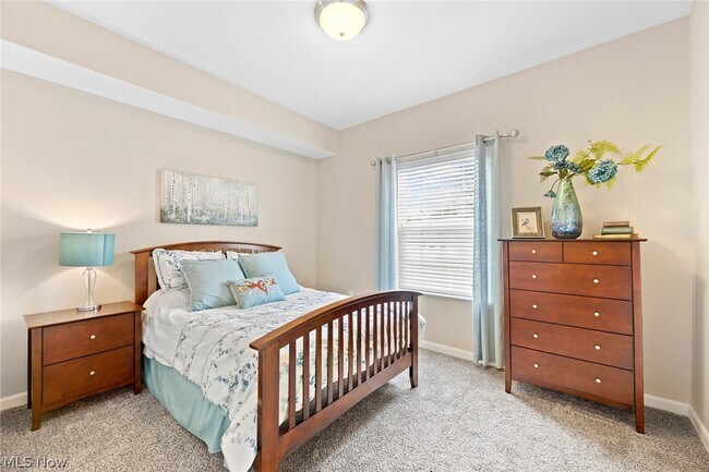 Building Photo - 558 Colony Park Dr