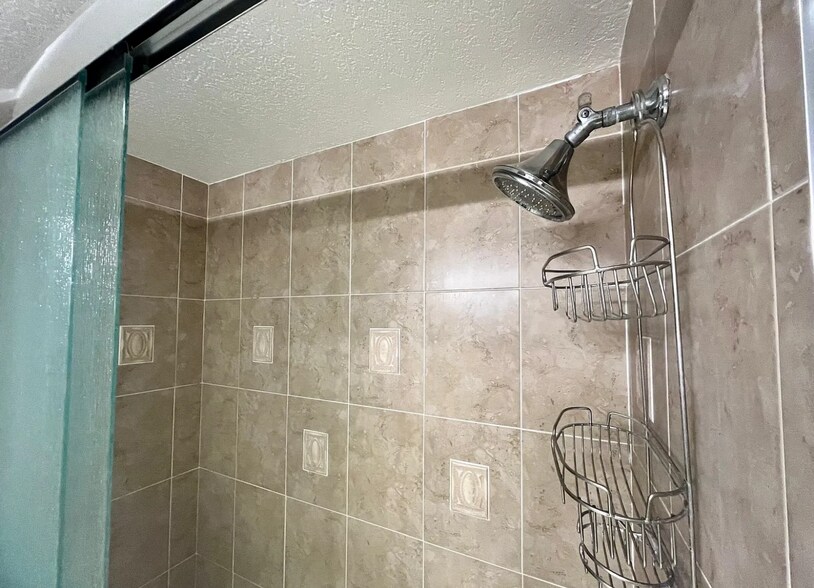 Building Photo - 880 Mandalay Ave