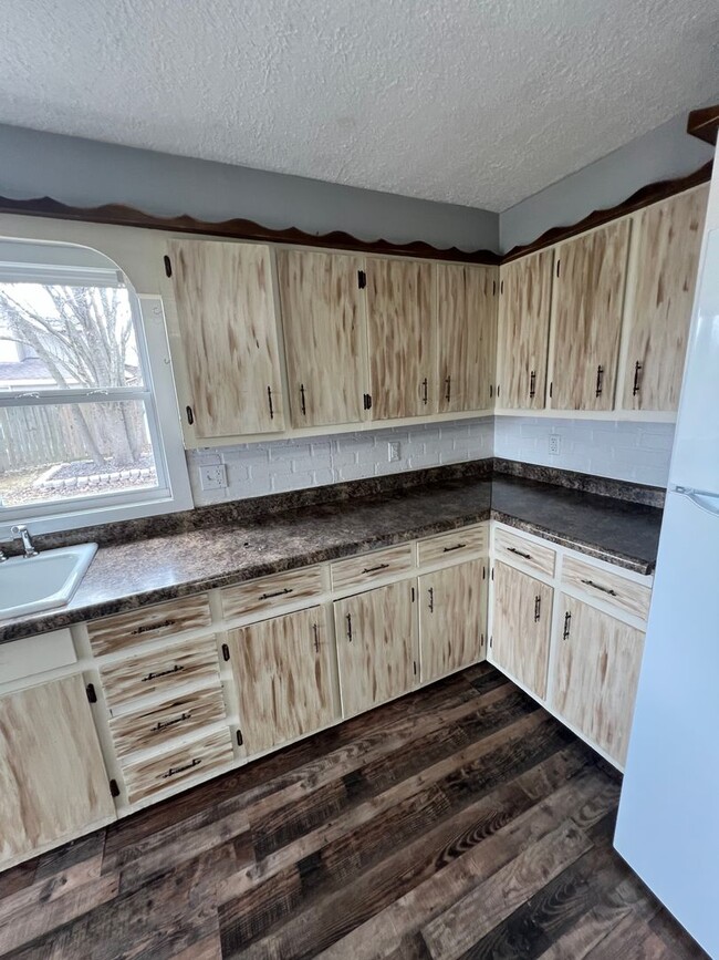 Building Photo - 3 bedroom/1 bathroom house