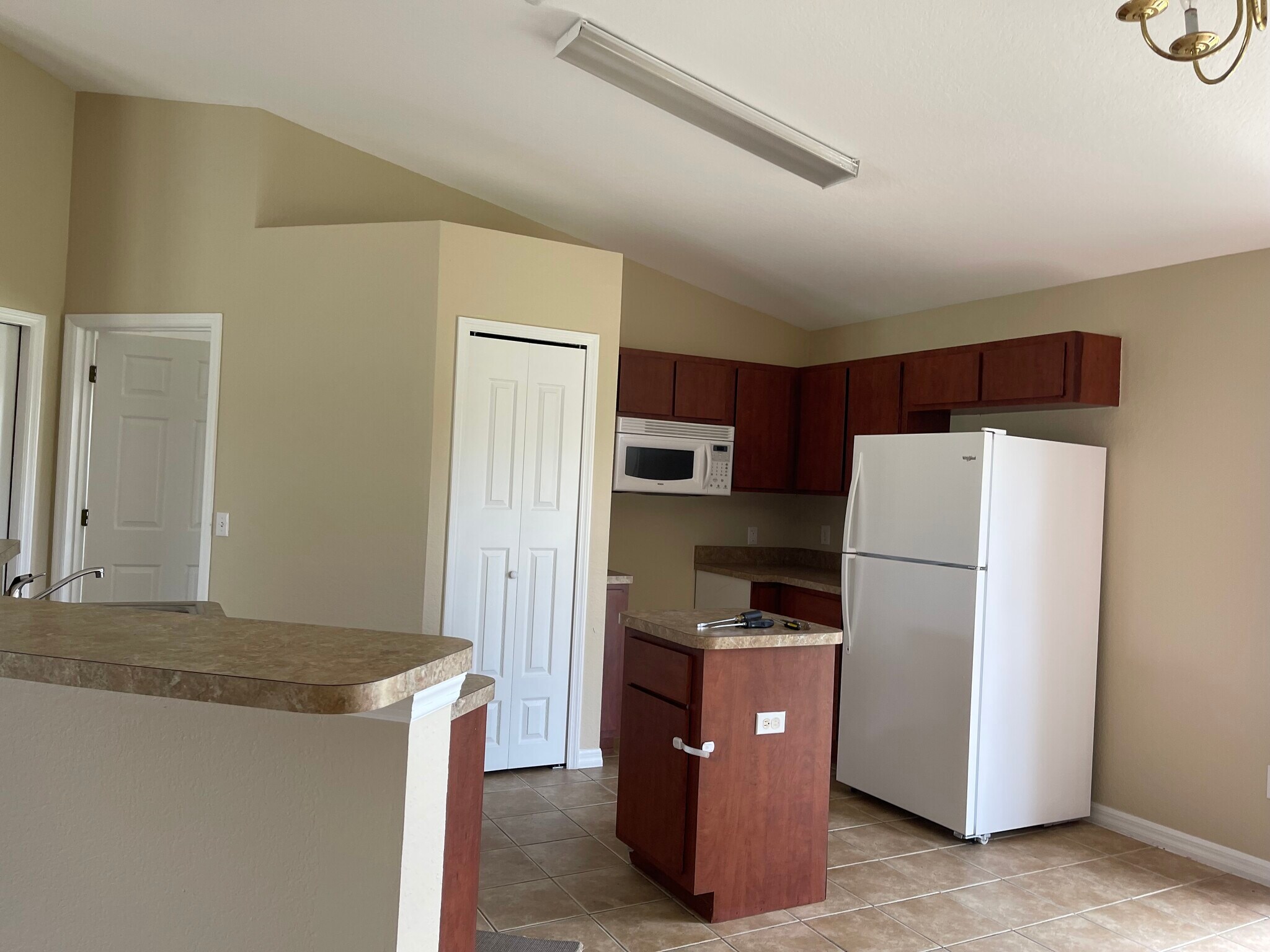 Building Photo - 14 Poplar Ct