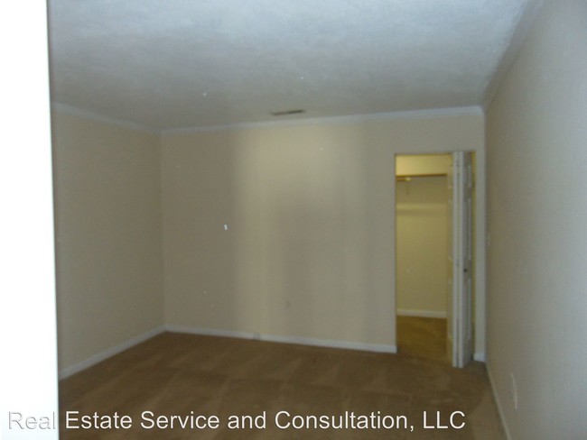 Building Photo - 1000 Lori Ln