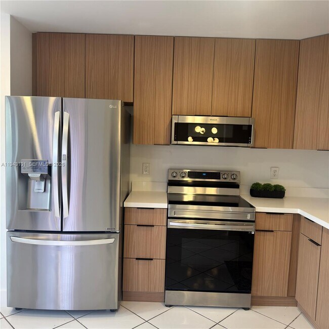 Building Photo - 9023 SW 113th Pl Cir W