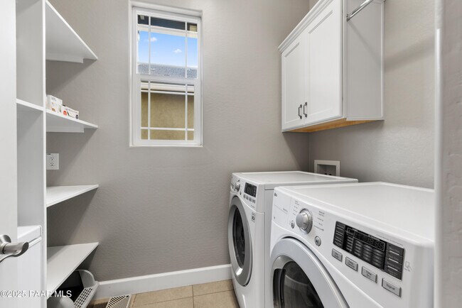 Building Photo - 1465 Varsity Dr