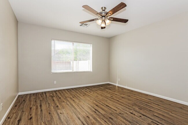 Building Photo - 12901 W Ash St