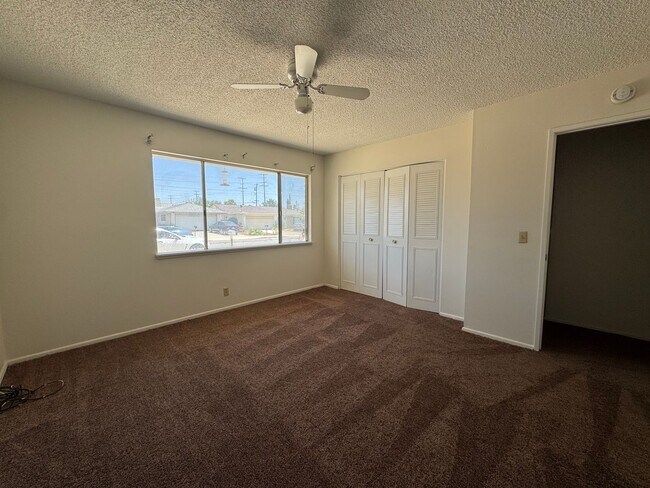 Building Photo - Three Bedroom Two Bathroom Pool Home in He...