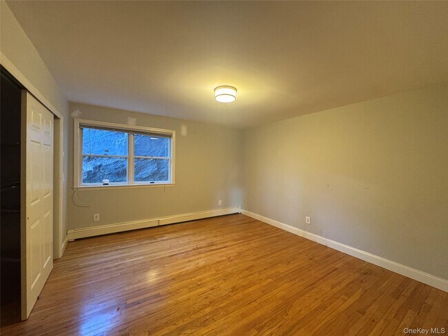 Building Photo - 1112 Mile Square Rd