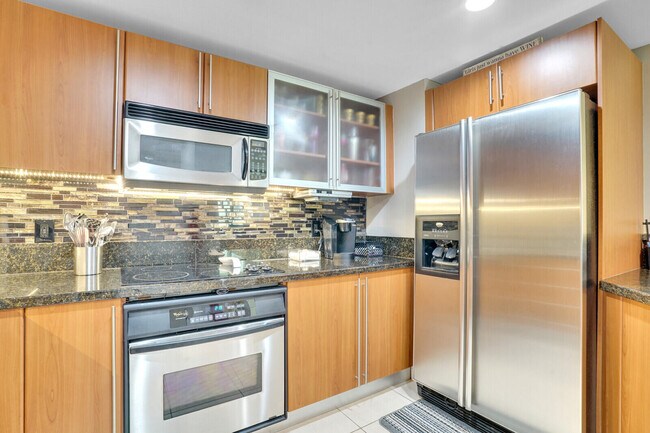Building Photo - 610 Clematis St