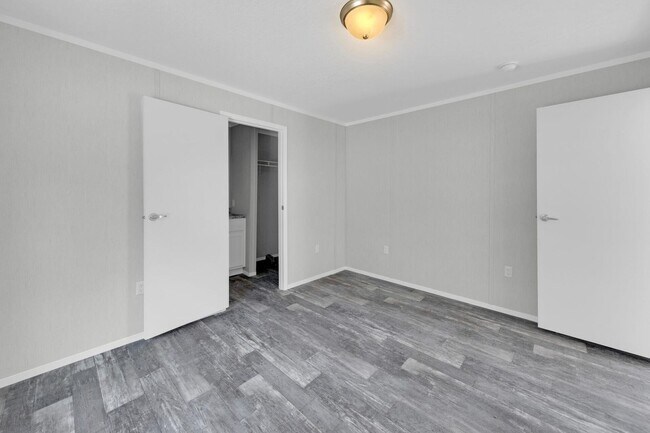 Building Photo - 48 Formby St