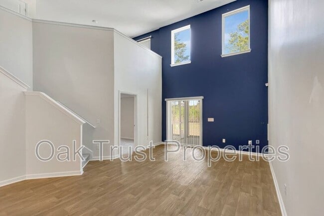 Building Photo - 703 Hilchot Dr