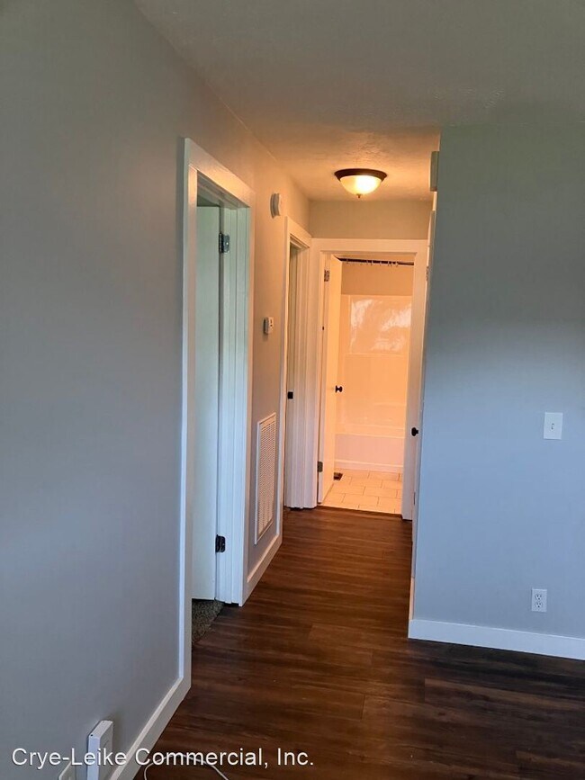 Building Photo - 2 br, 1 bath House - 1238 B Mcgavock Pike