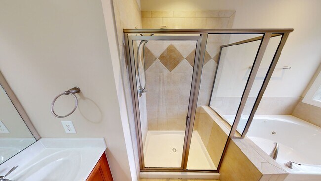 Building Photo - Extra Large Condo in Anderson Creek Club C...