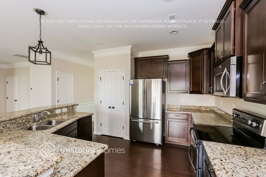 Building Photo - 247 Elrosa Rd