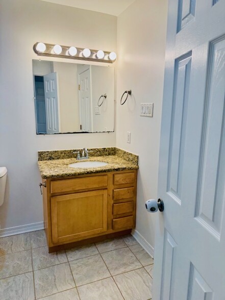 bathroom - 590 Royal Oak Dr