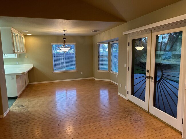 Building Photo - 3707 W Hemlock Ct