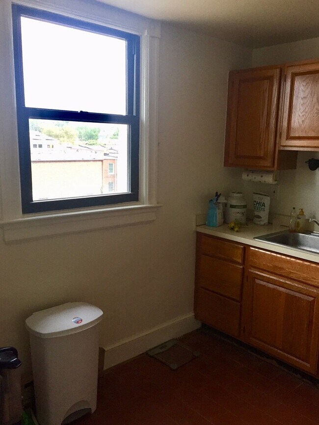 Building Photo - 3RD-637 #403