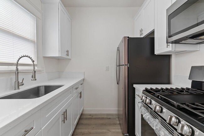 Interior Photo - 1045 E 4th Street