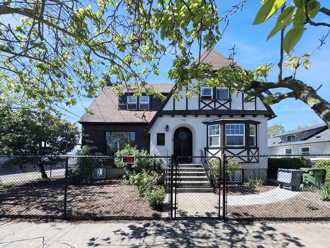 Primary Photo - 540 Van Buren St