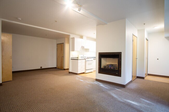 Building Photo - Spacious & Bright Modern Studio w/Fireplace, W/D & Patio