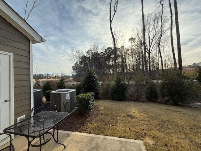 Building Photo - 212 Brook Farm Ln