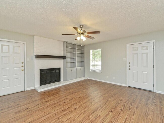 Building Photo - 1010 Cushing Dr