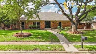 Building Photo - Great property in Plano mature community w...