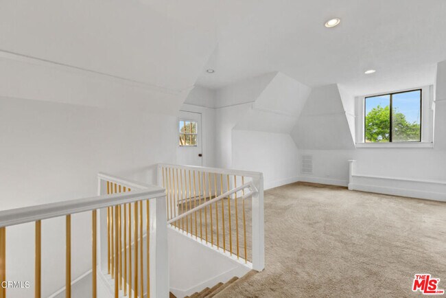 Building Photo - 1492 W 28th St