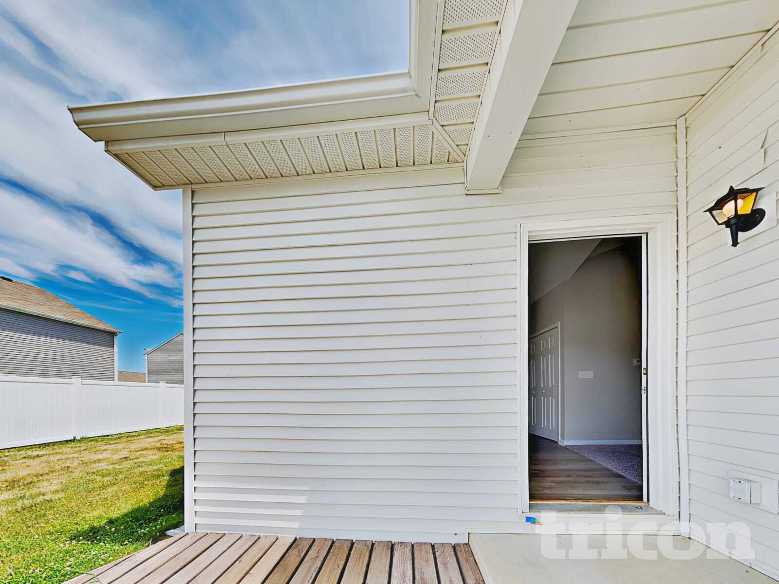 Building Photo - 4682 Bayview Dr