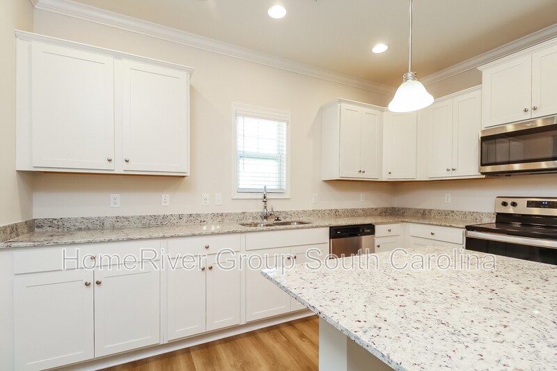 Building Photo - 3085 Litchfield Ave