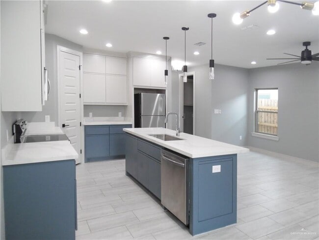 Building Photo - 19 New Combs Rd