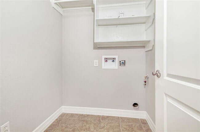 Building Photo - 2611 Desert Sage Dr