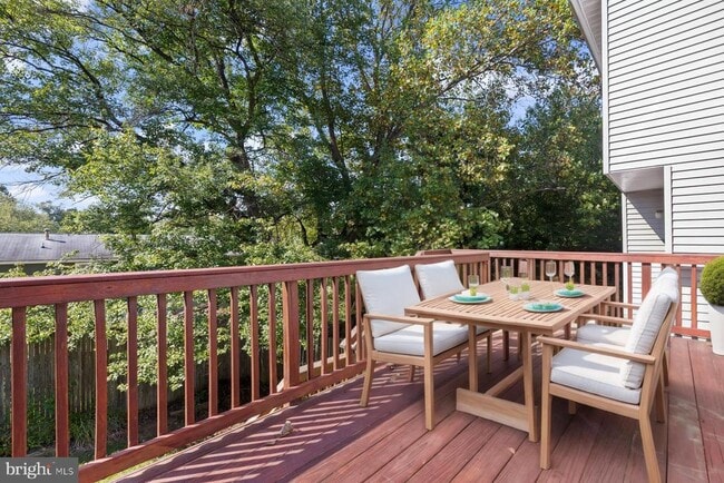 Building Photo - 806 Lilac Ct