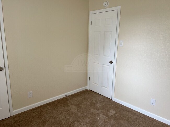 Building Photo - 1208 Ridgemont Dr